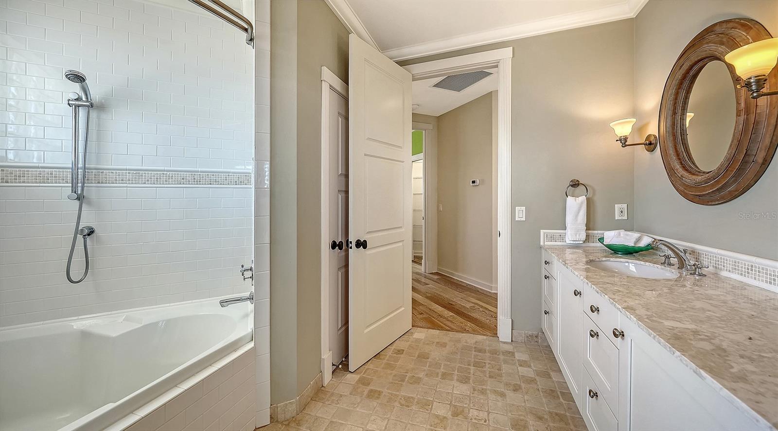 SLEEPY LAGOON - Residential