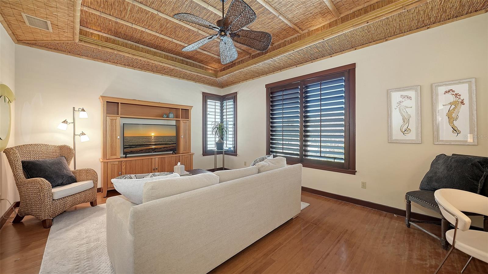 SLEEPY LAGOON - Residential