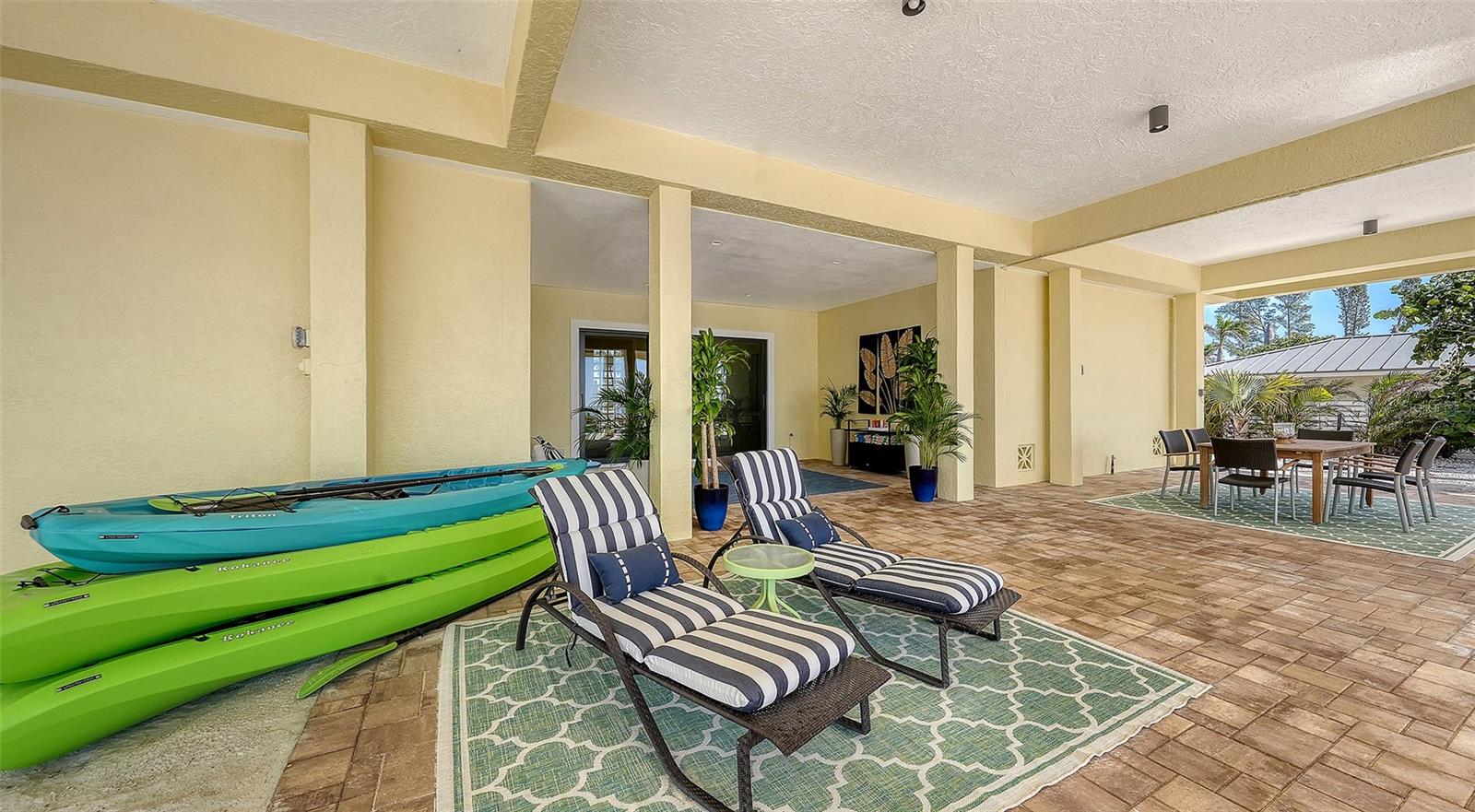 SLEEPY LAGOON - Residential