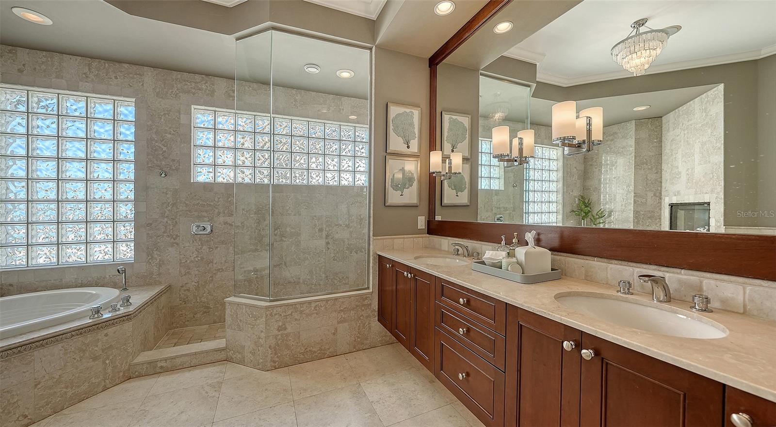 SLEEPY LAGOON - Residential