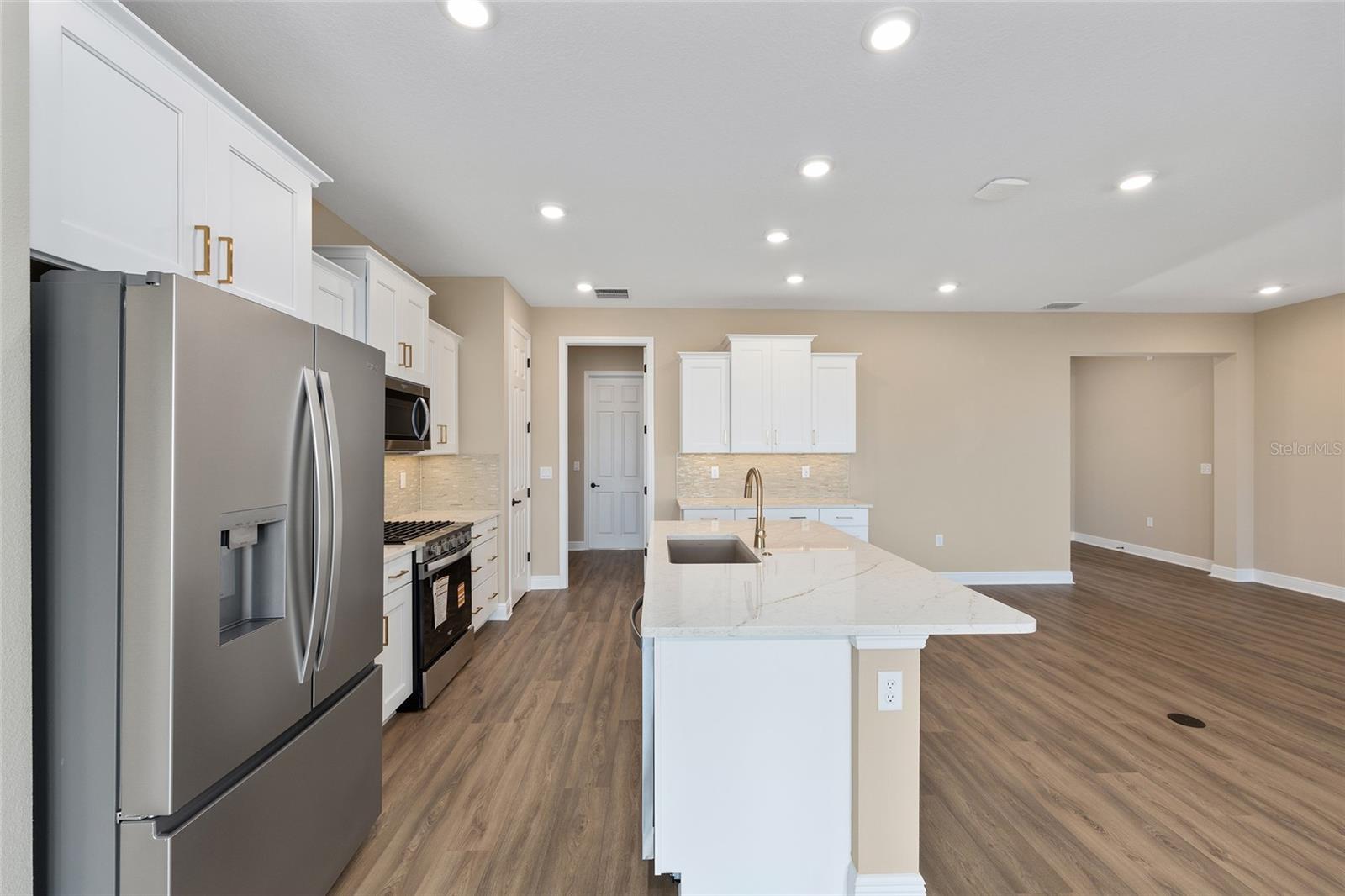 ON TOP OF THE WORLD - Residential