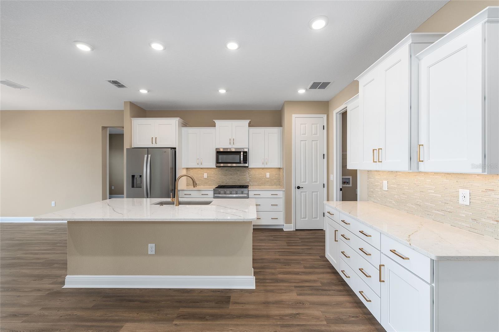 ON TOP OF THE WORLD - Residential