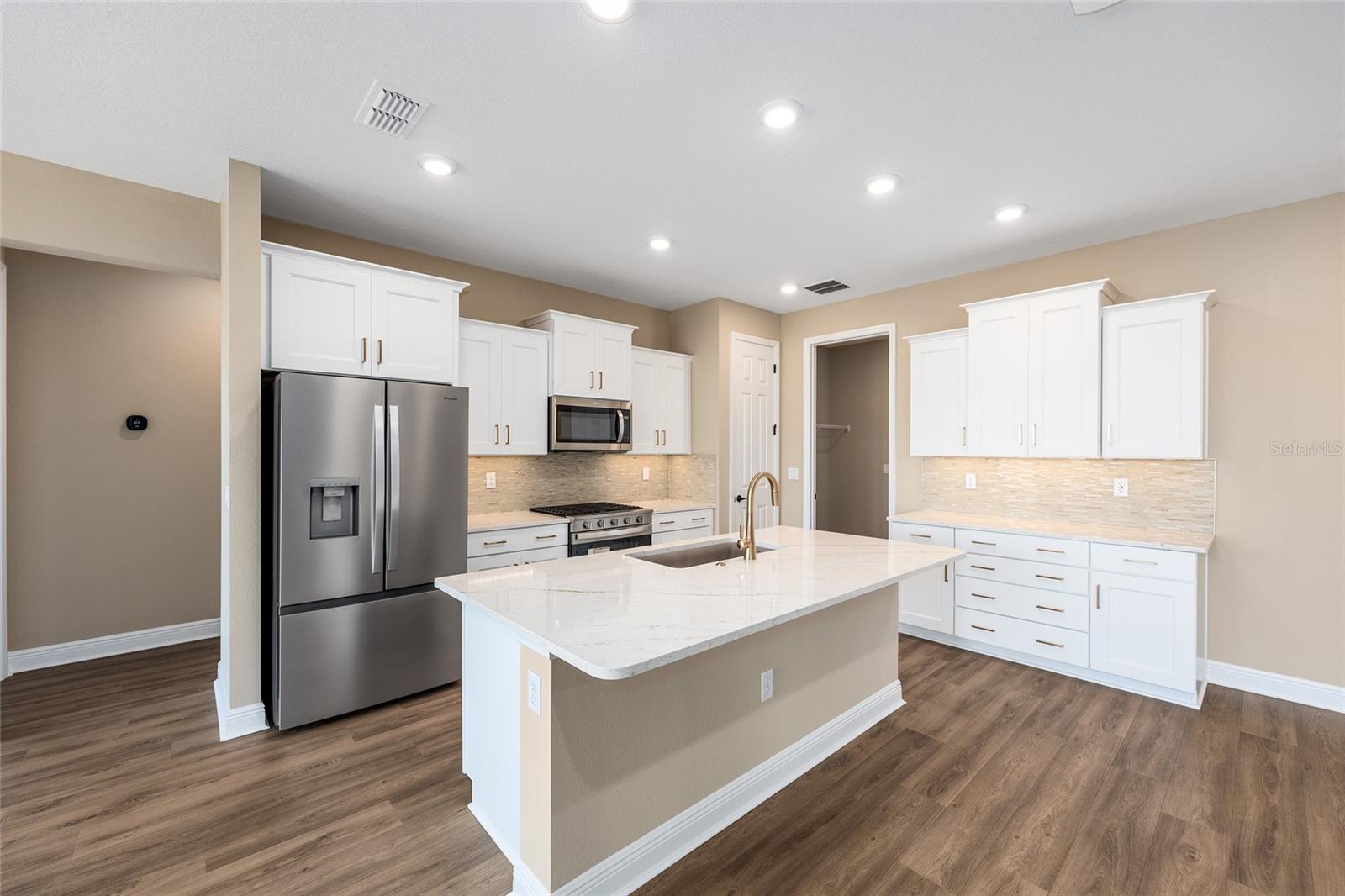 ON TOP OF THE WORLD - Residential