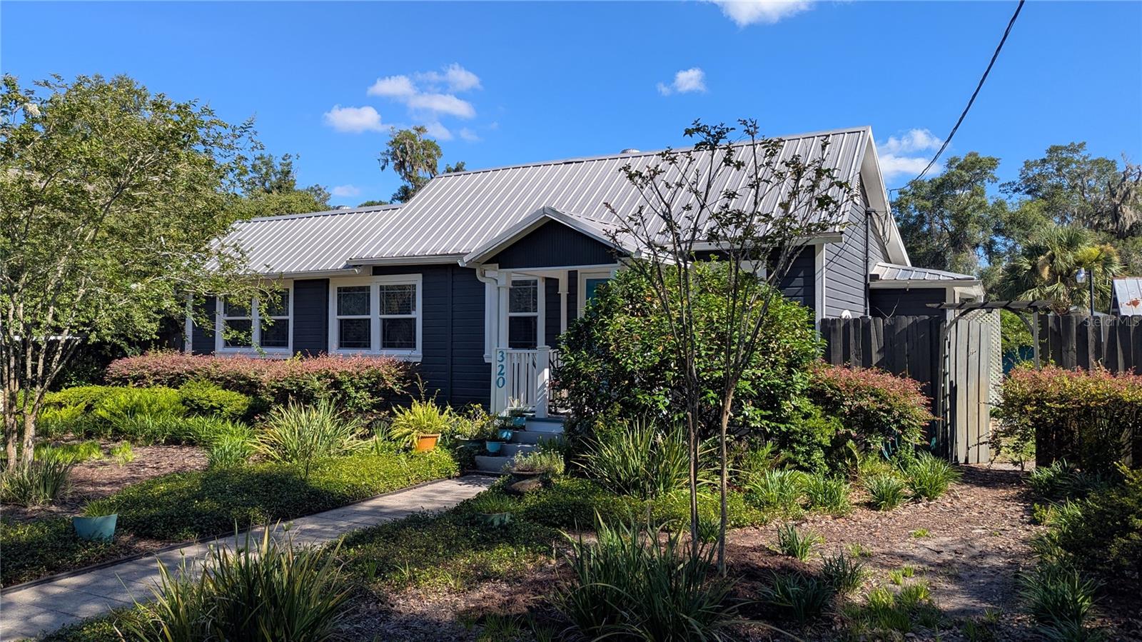 320 E GRAVES AVENUE