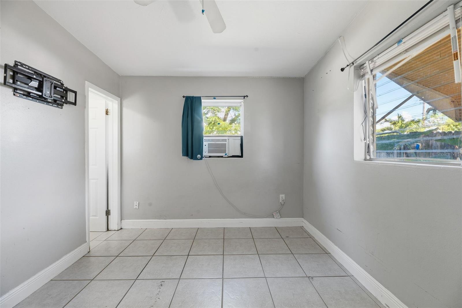 3947 PENSACOLA DRIVE