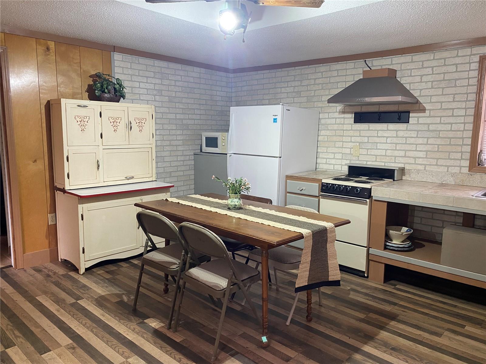 BREEZY PT - Residential