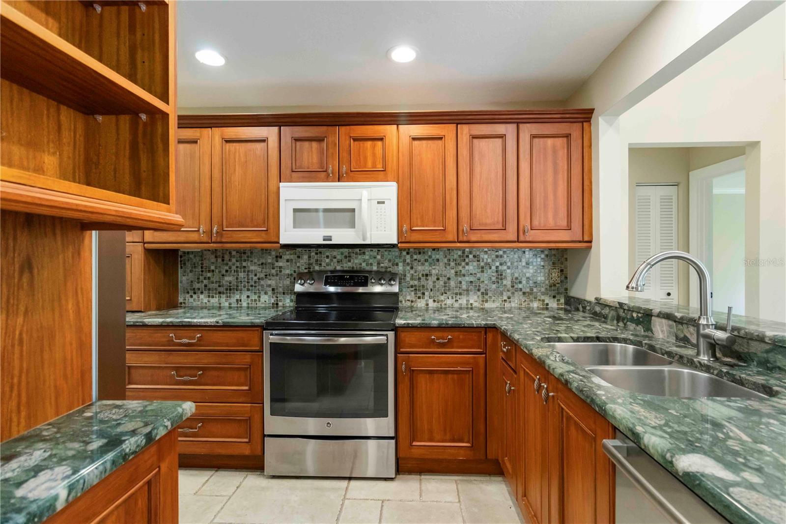 SHERWOOD FOREST - Residential