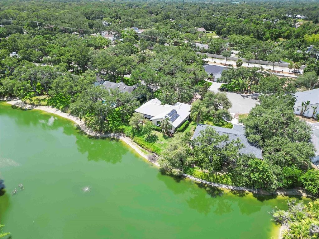 Photo of 4443 Robin Hood Trail W, Sarasota, FL 34232 (MLS # A4652952)