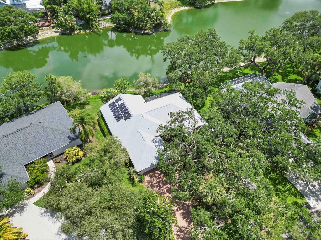 Photo of 4443 Robin Hood Trail W, Sarasota, FL 34232 (MLS # A4652952)