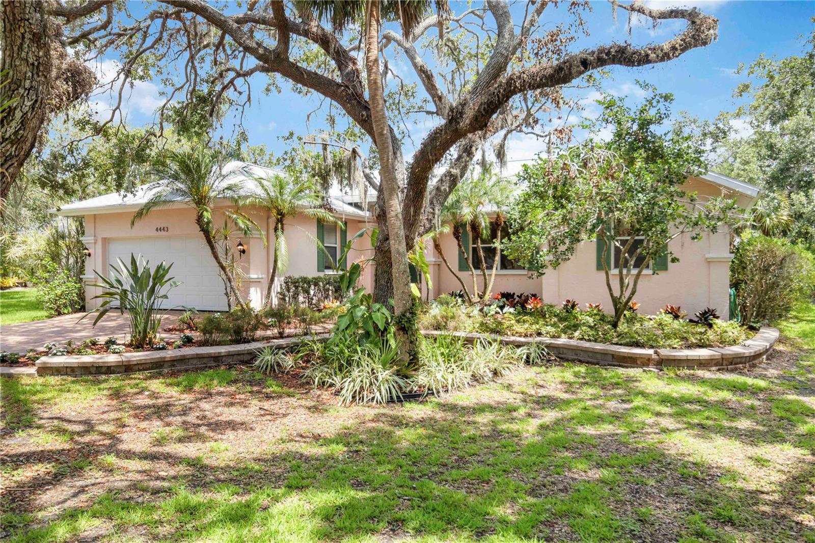 SHERWOOD FOREST - Residential