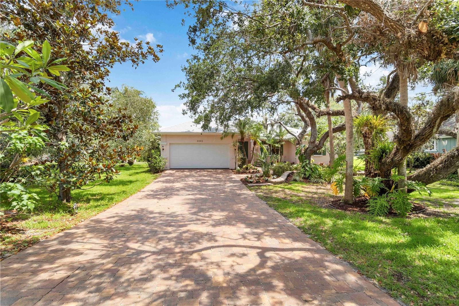 4443 ROBIN HOOD TRAIL W