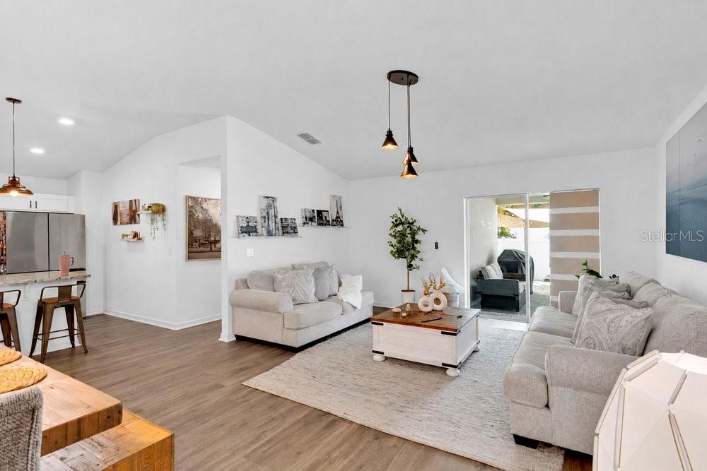 1084 PAPAYA CIRCLE