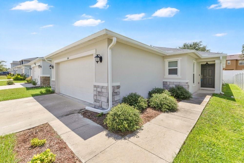 1084 PAPAYA CIRCLE