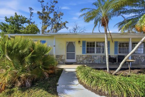 Photo of 270 Southland Road, Venice, FL 34293 (MLS # C7520562)