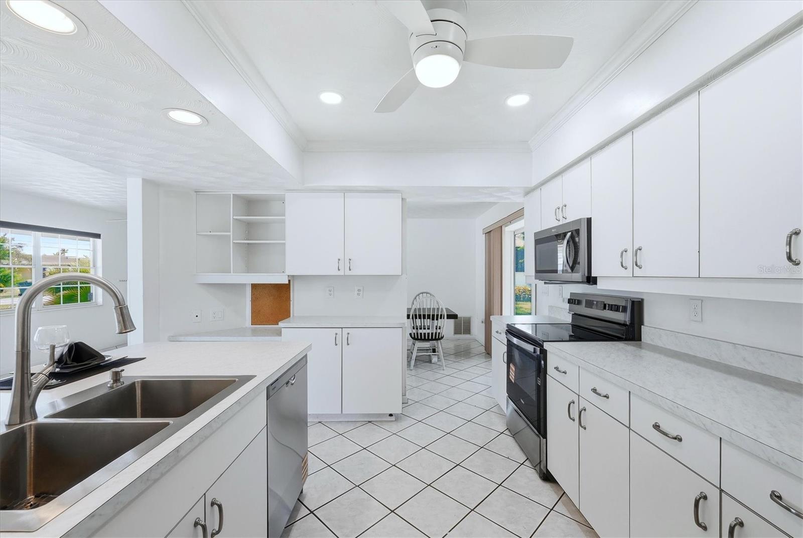 SOUTH VENICE - Residential