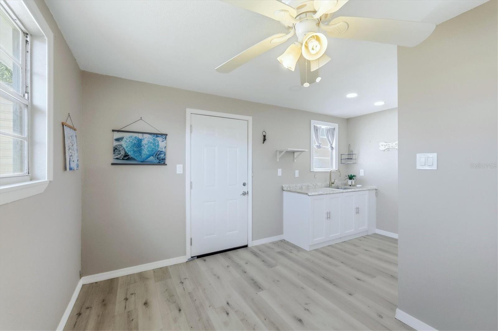 SOUTH VENICE - Residential