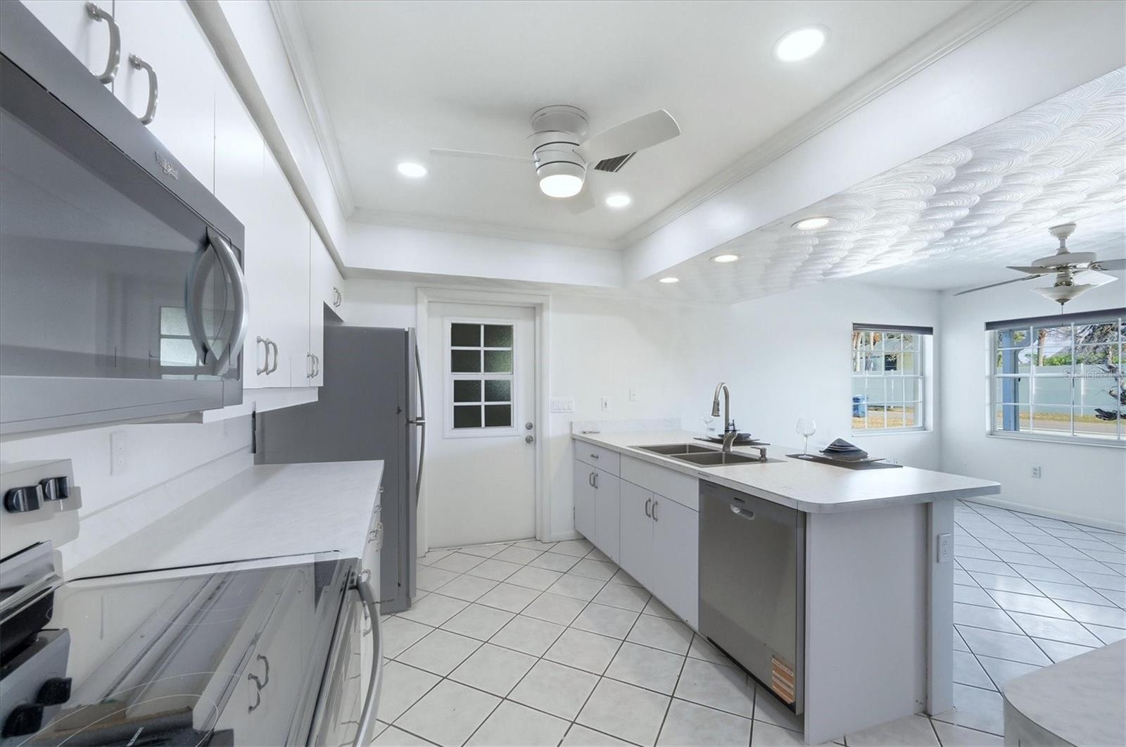 SOUTH VENICE - Residential