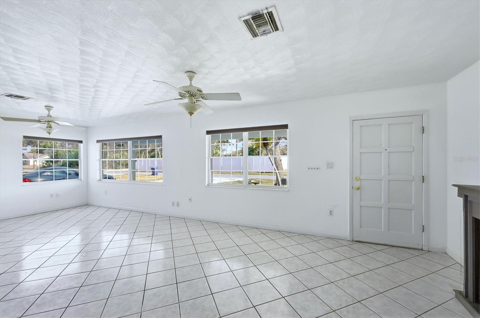 SOUTH VENICE - Residential