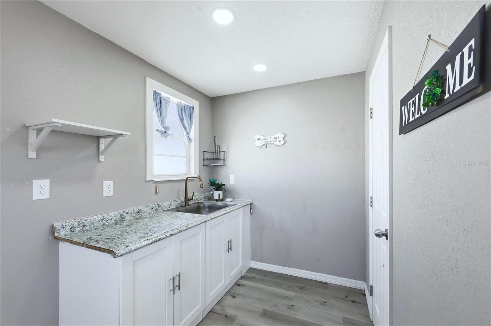 SOUTH VENICE - Residential