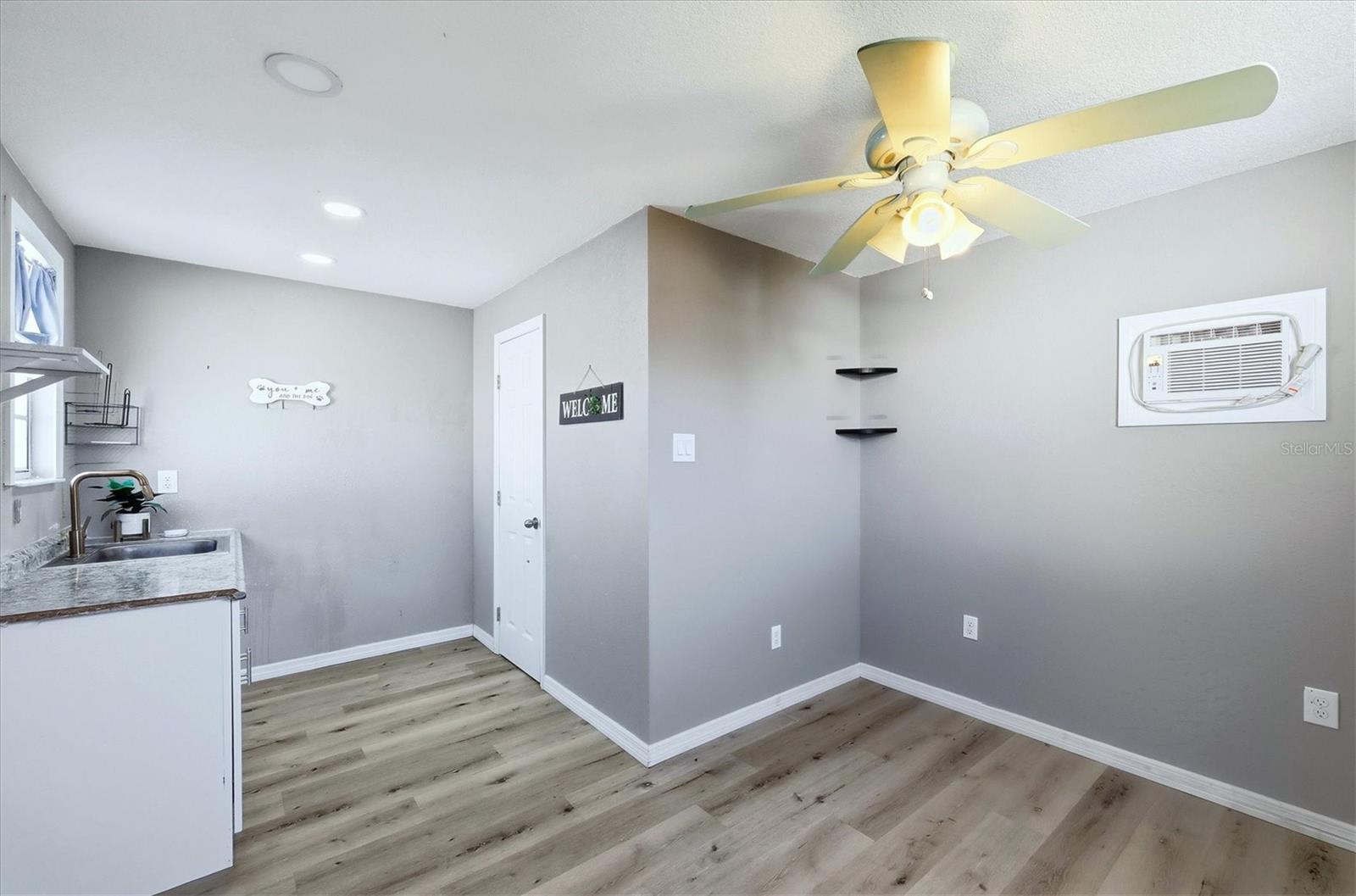 SOUTH VENICE - Residential