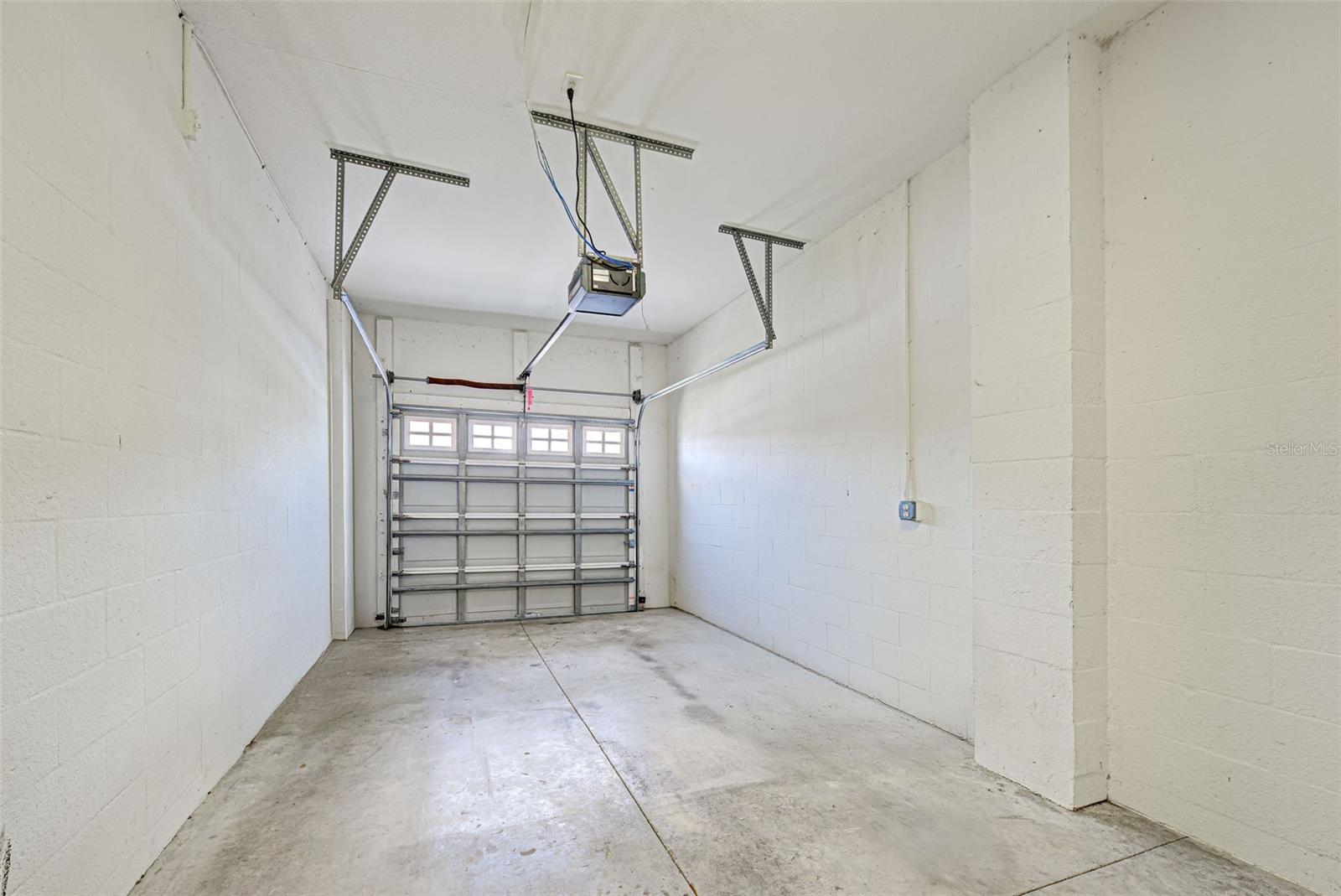 TOWNS AT LAKESIDE - Residential