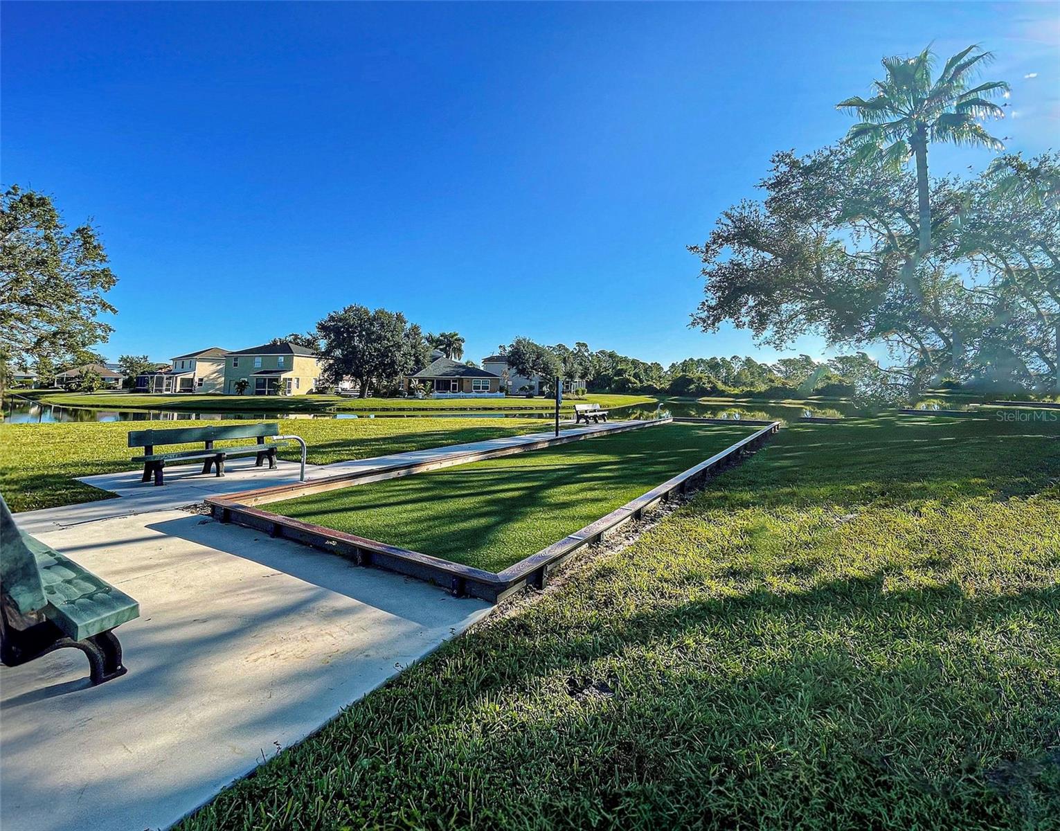 TOWNS AT LAKESIDE - Residential