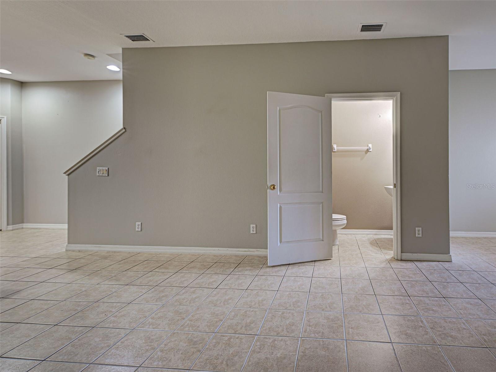 TOWNS AT LAKESIDE - Residential