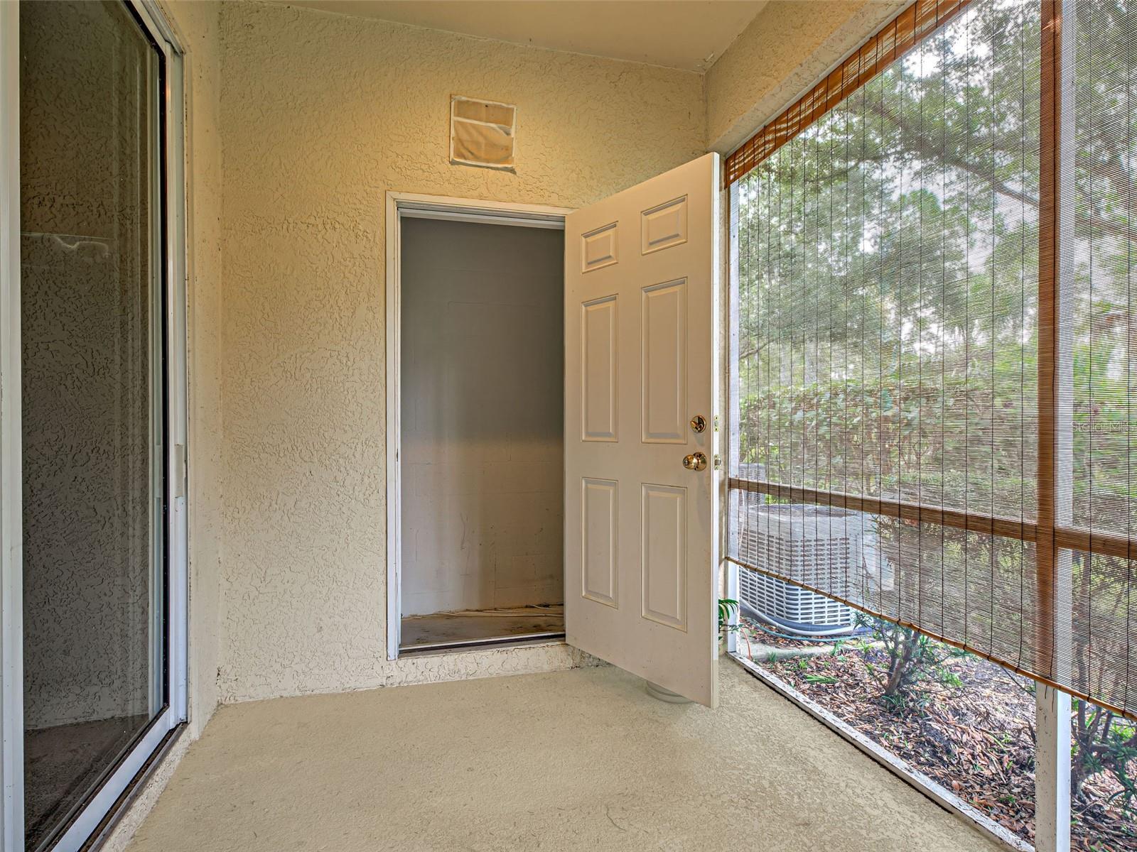 TOWNS AT LAKESIDE - Residential