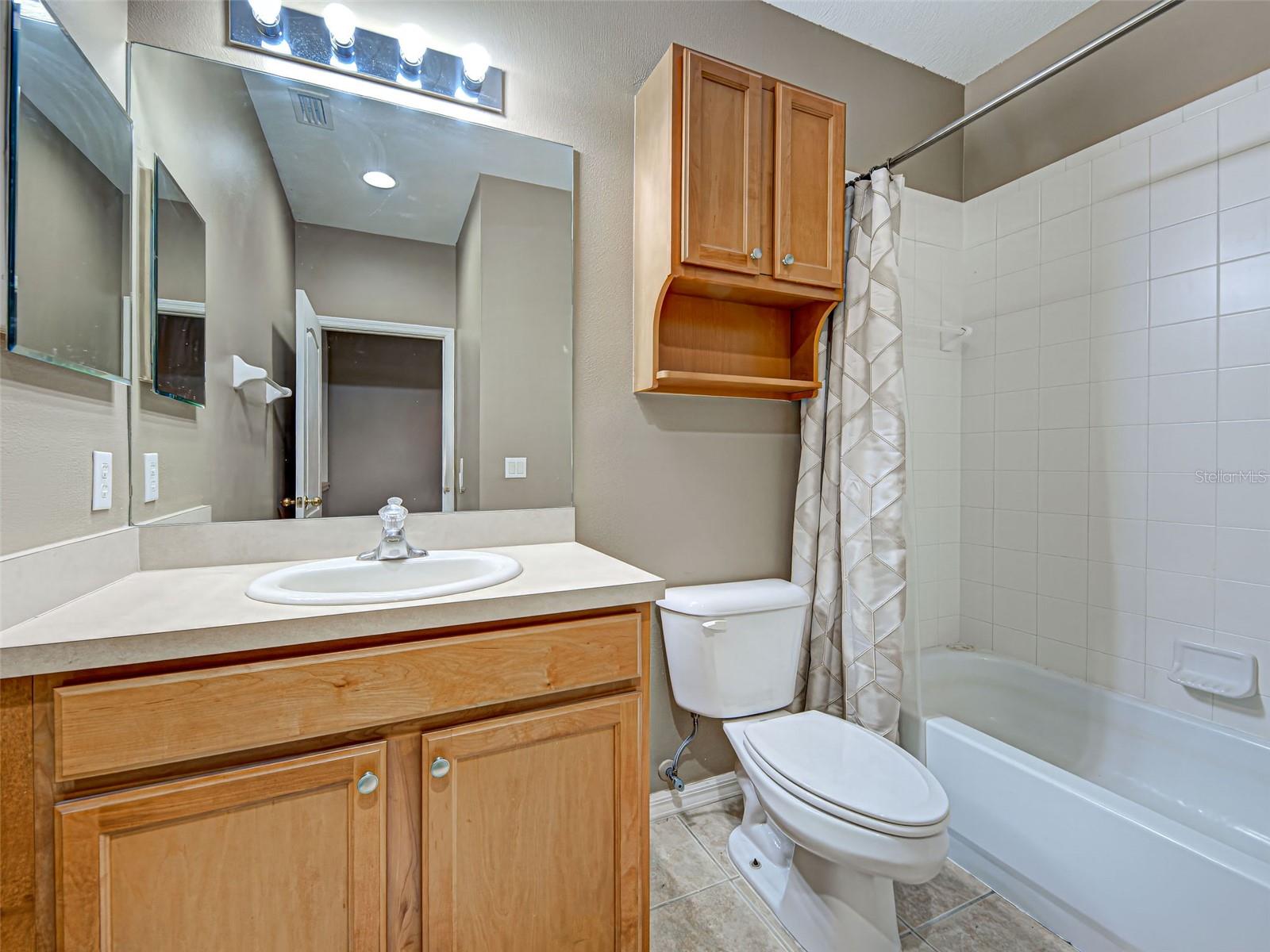 TOWNS AT LAKESIDE - Residential