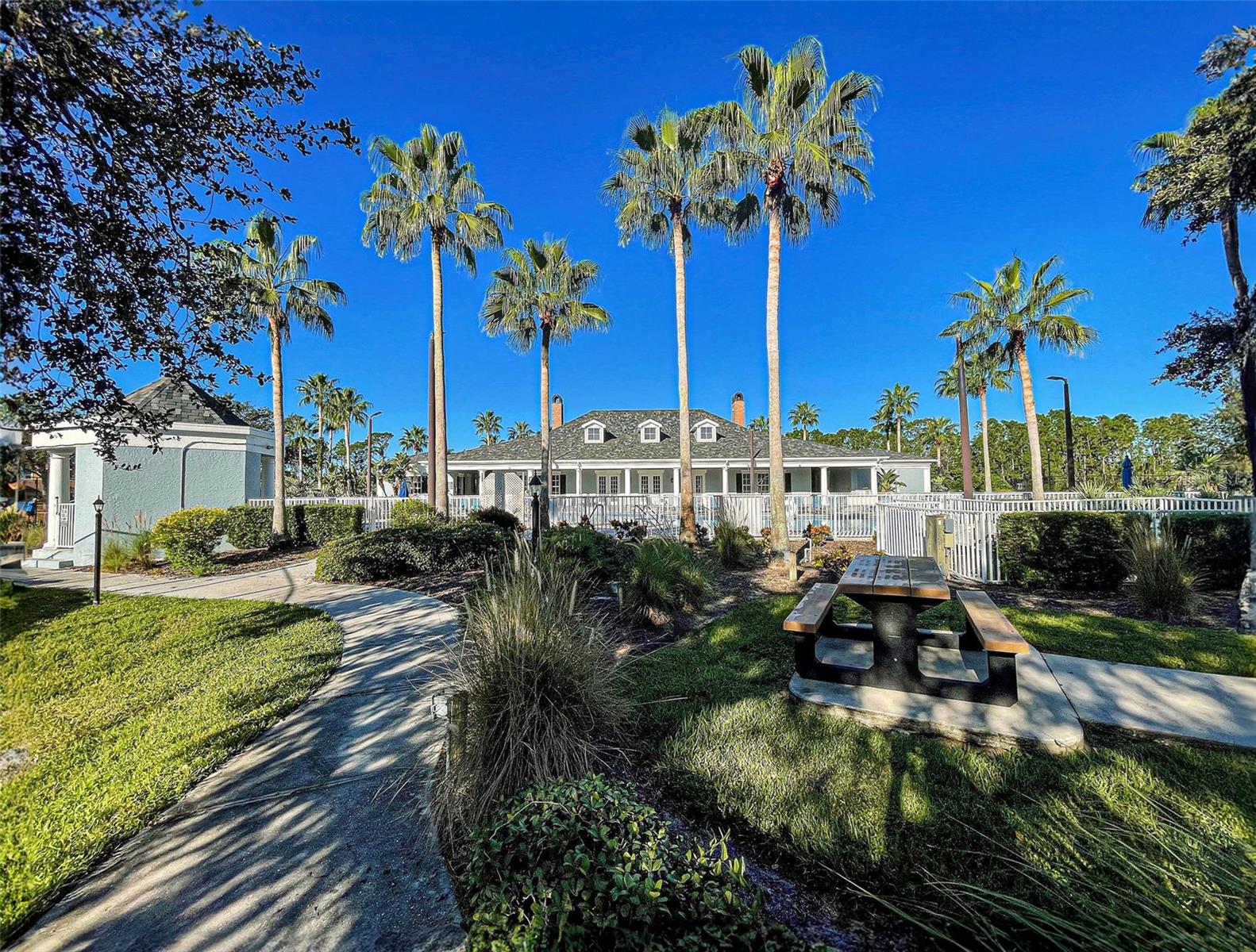 TOWNS AT LAKESIDE - Residential