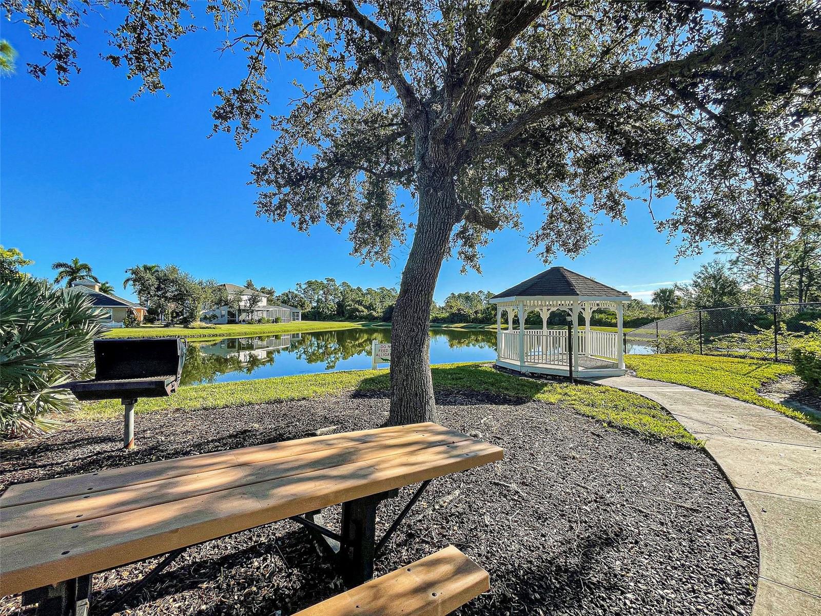 TOWNS AT LAKESIDE - Residential