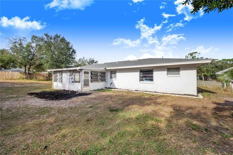 A home in WINTER HAVEN