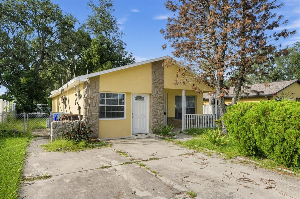 Photo of 1516 Kelby Road, Kissimmee, FL 34744 (MLS # O6446982)