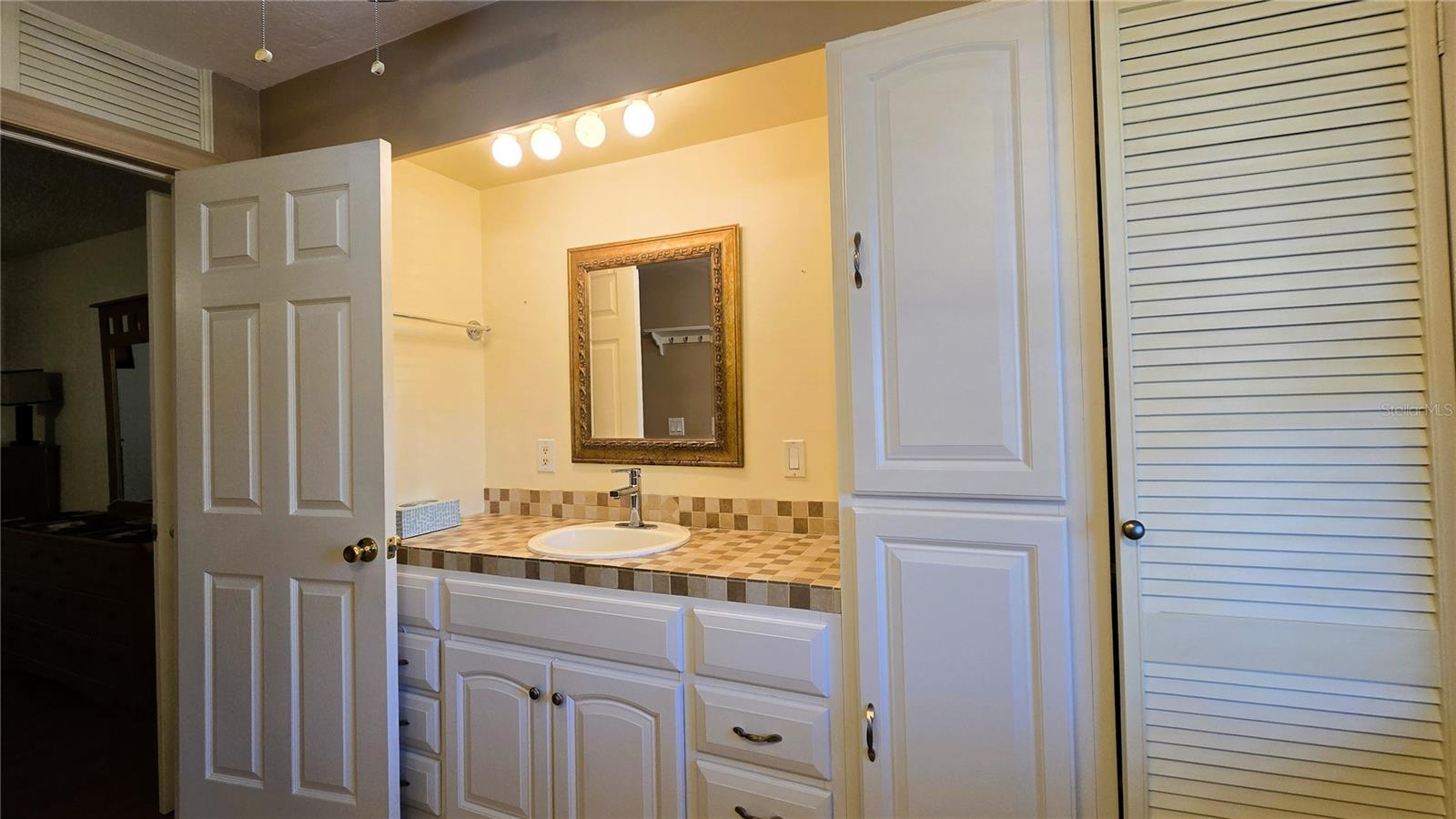 MEADOW WOODS VILLAGE 05 - Residential