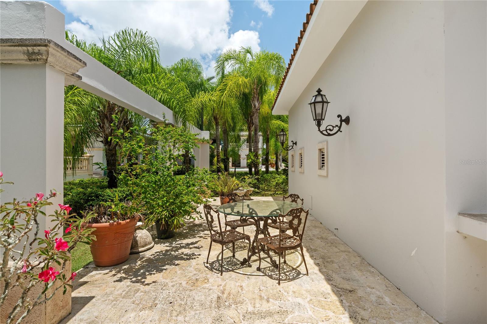 URB. MANSIONES DE CALDAS - Residential