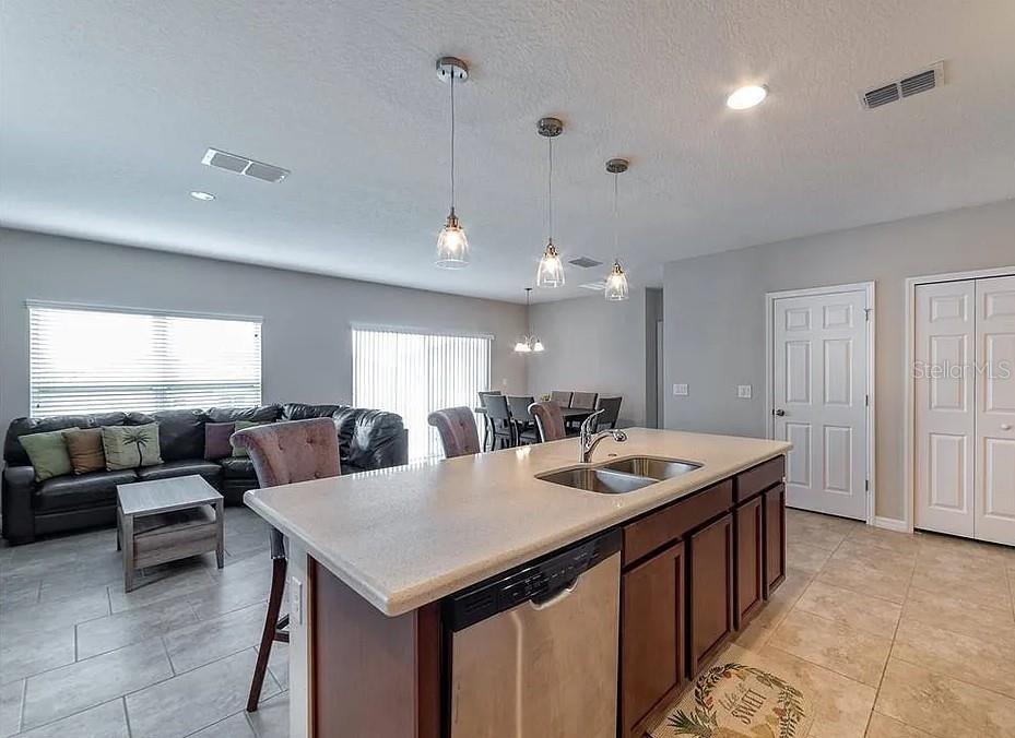 LAUREL ESTATES - Residential Lease