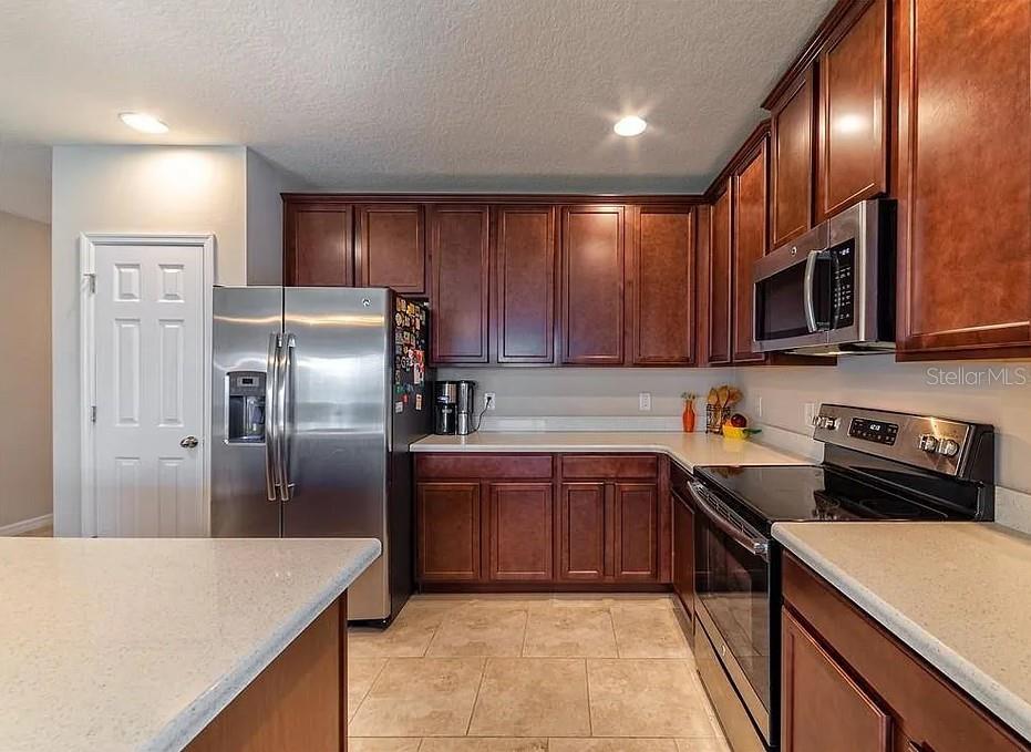LAUREL ESTATES - Residential Lease
