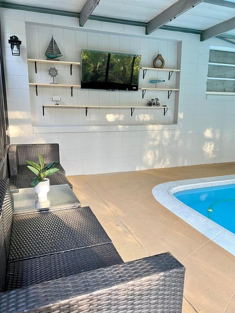 Tiny photo for 896 Cr 485a, Lake Panasoffkee, FL 33538 (MLS # S5158664)