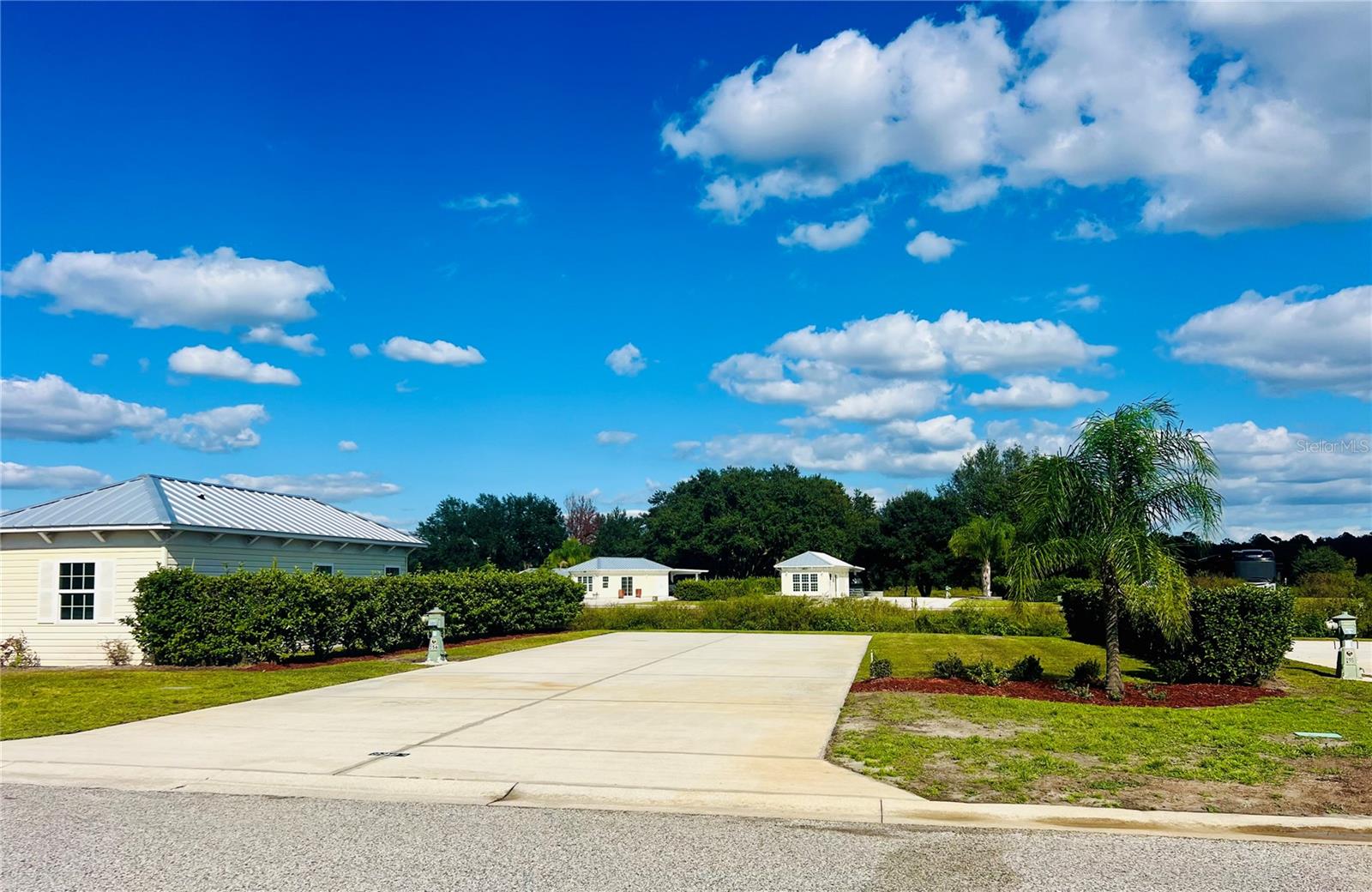 FLORIDA GRANDE MOTOR COACH RESIDENCE - Land