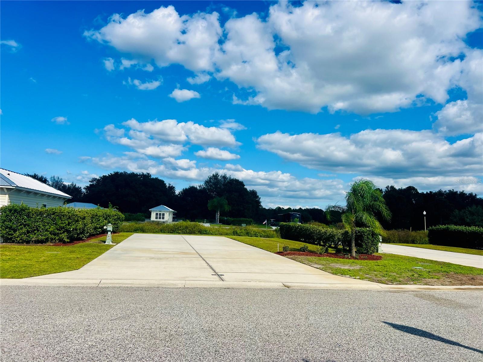 FLORIDA GRANDE MOTOR COACH RESIDENCE - Land