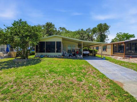 Photo of 320 Westwood Drive, Leesburg, FL 34748 (MLS # G5111977)