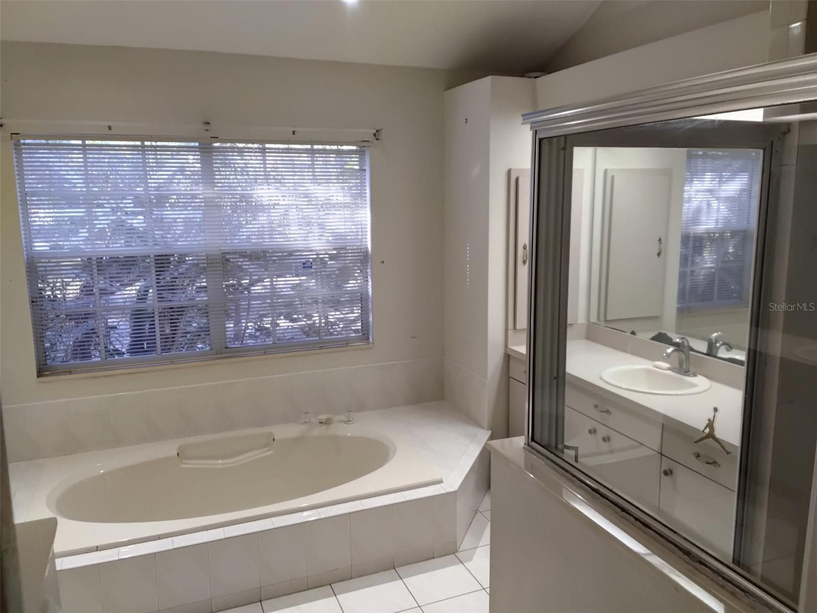 GOLDEN ACRES - Residential