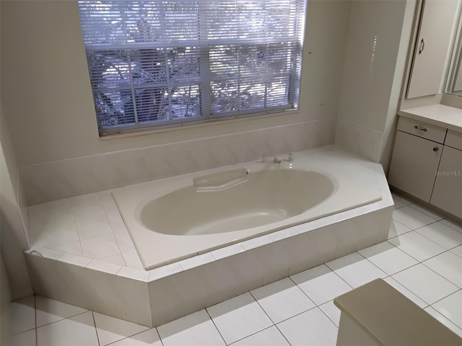 GOLDEN ACRES - Residential