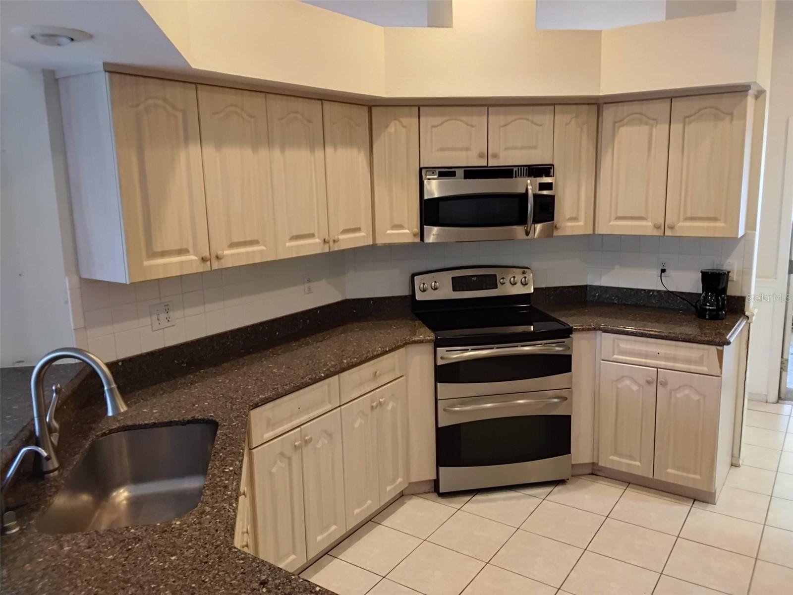 GOLDEN ACRES - Residential