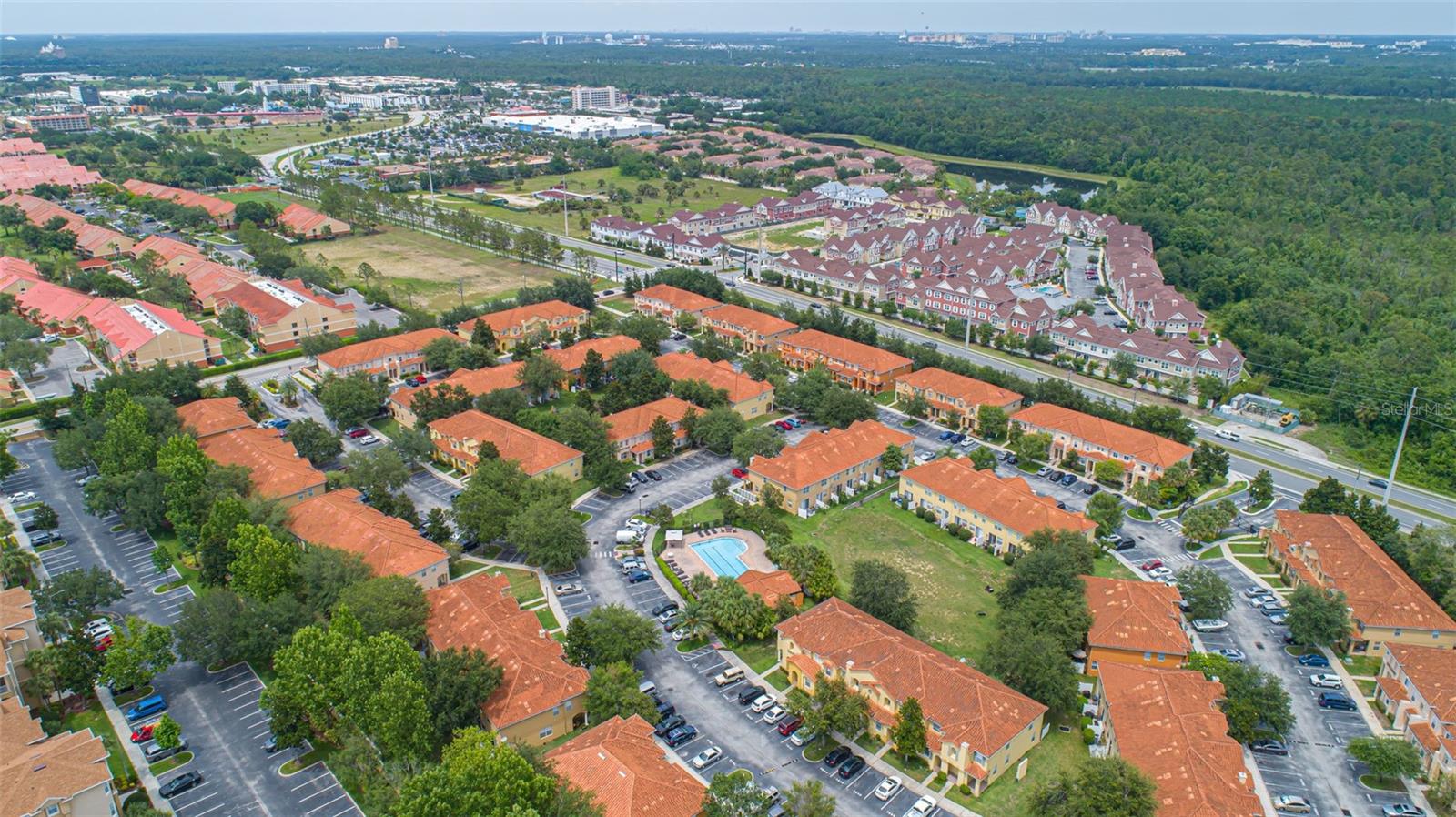 CRESTWYND BAY - Residential Lease