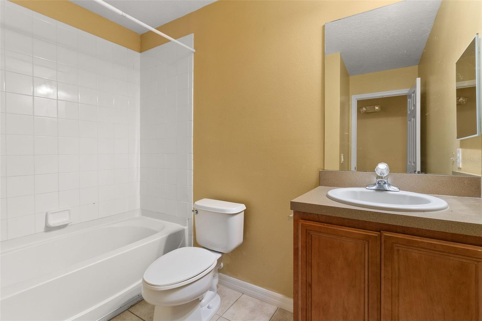 CRESTWYND BAY - Residential Lease