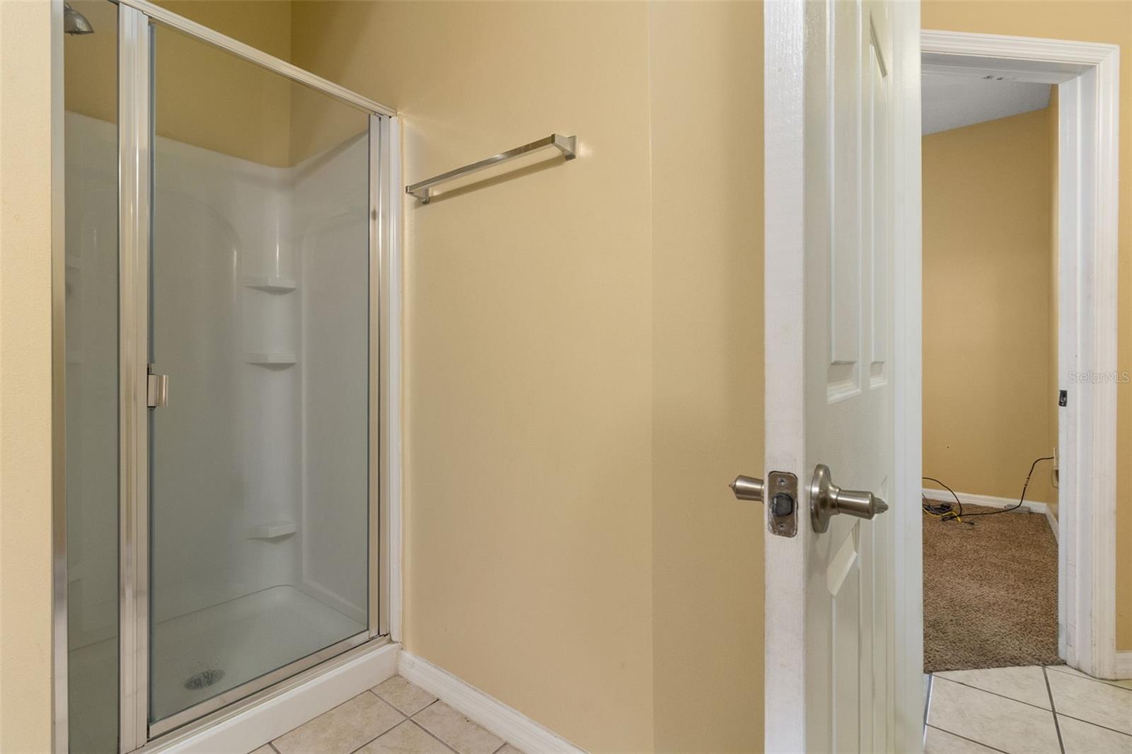 CRESTWYND BAY - Residential Lease