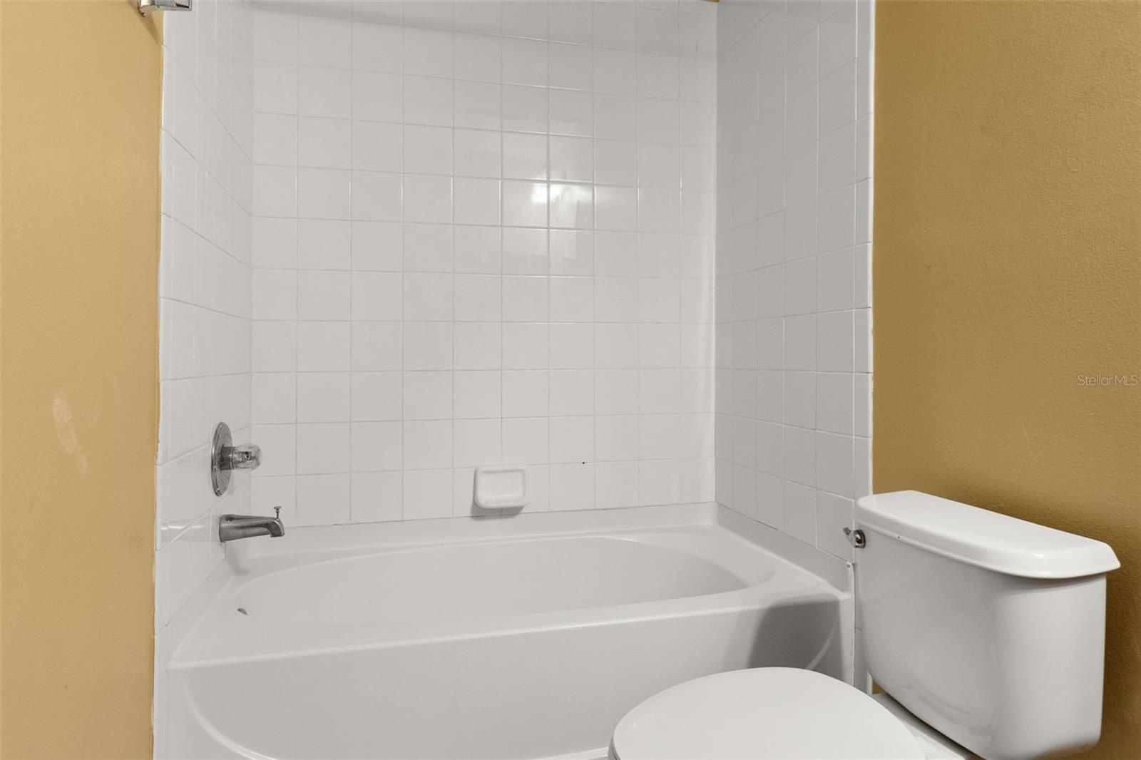 CRESTWYND BAY - Residential Lease