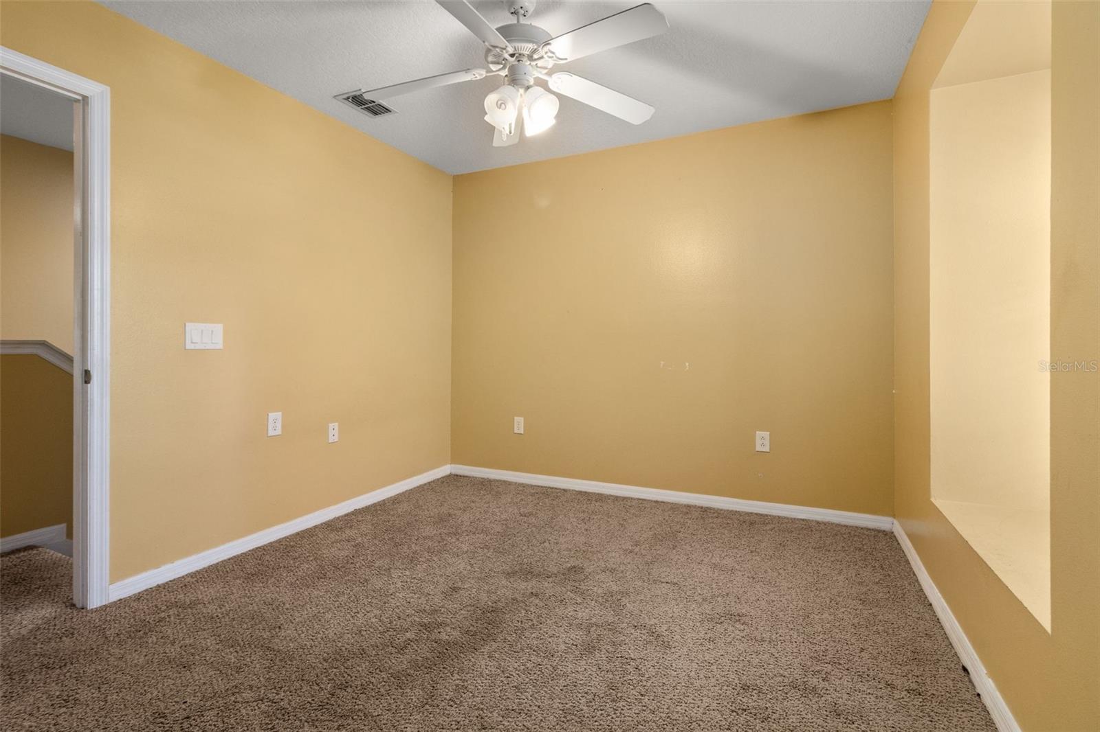 CRESTWYND BAY - Residential Lease