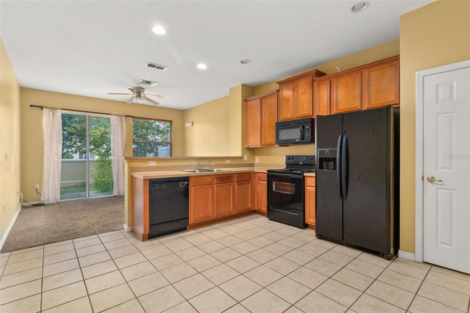 CRESTWYND BAY - Residential Lease